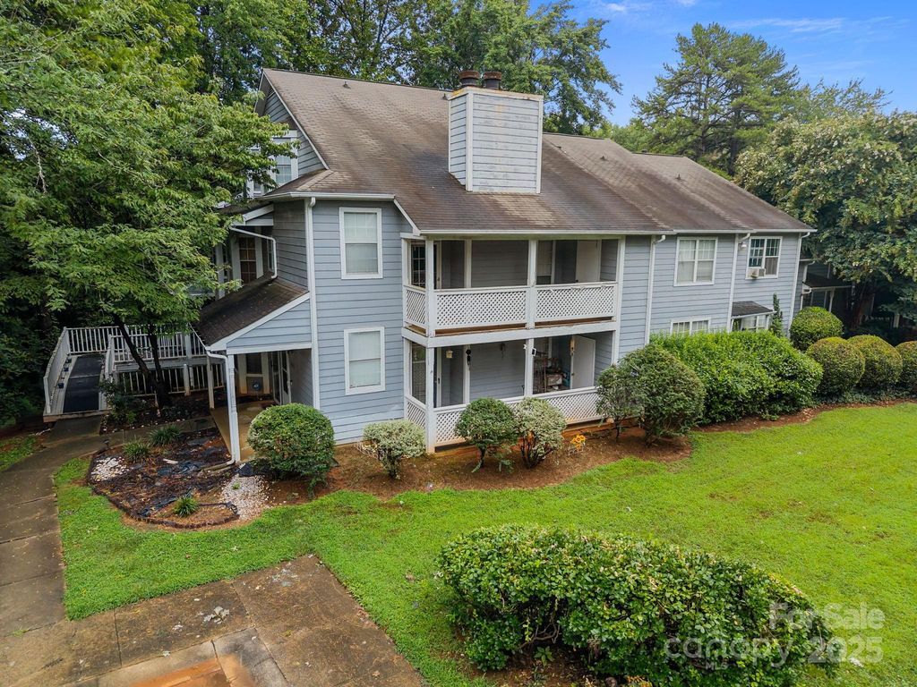 6005 Pinebark Court, Charlotte, NC 28212