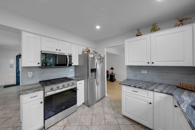 135 PINEHURST Drive, Mundelein, IL 60060