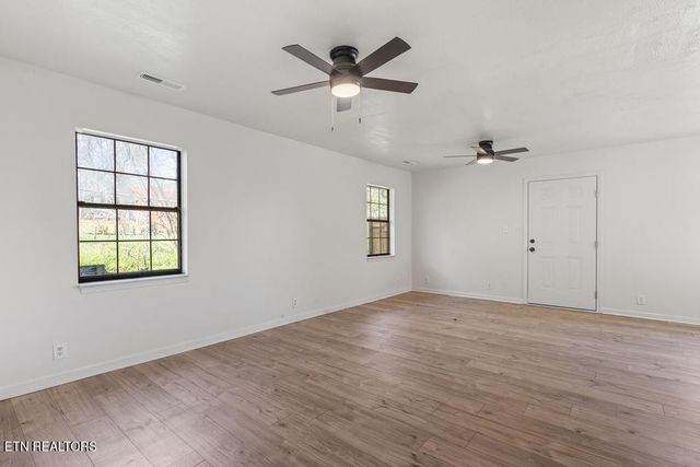 104 Pine St, Athens, TN 37303