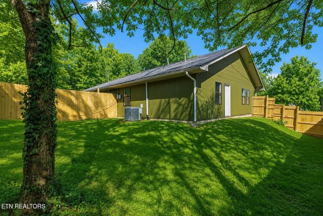104 Pine St, Athens, TN 37303