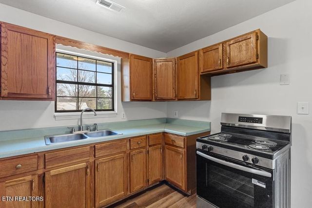 104 Pine St, Athens, TN 37303
