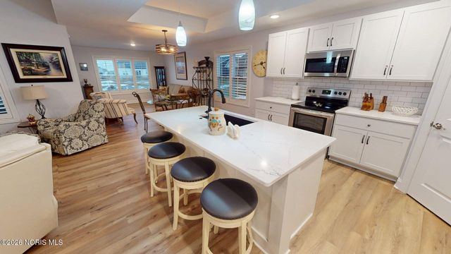 1184 Dublin Drive, Waterville, OH 43566