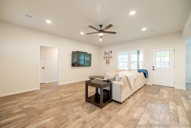 413 E Jean Pierre Street, Chouteau, OK 74337