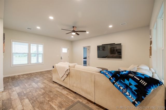 413 E Jean Pierre Street, Chouteau, OK 74337