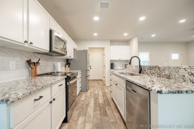 413 E Jean Pierre Street, Chouteau, OK 74337