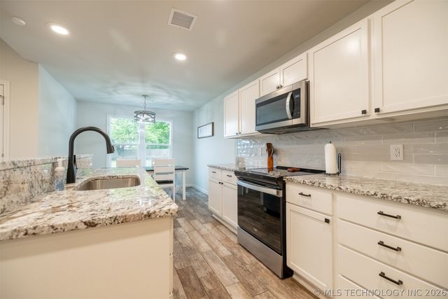 413 E Jean Pierre Street, Chouteau, OK 74337