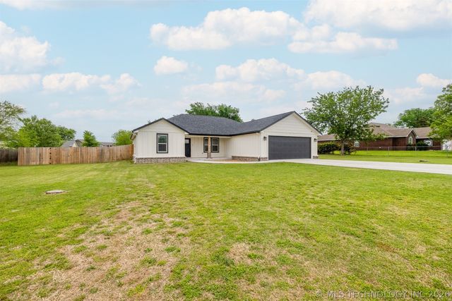 413 E Jean Pierre Street, Chouteau, OK 74337