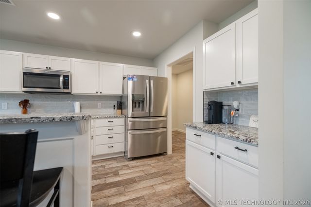 413 E Jean Pierre Street, Chouteau, OK 74337