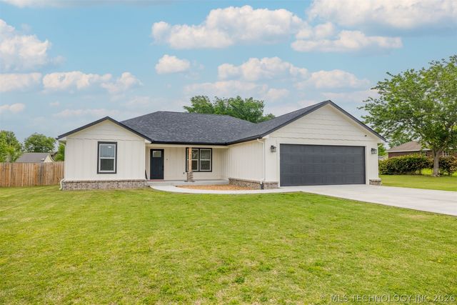 413 E Jean Pierre Street, Chouteau, OK 74337