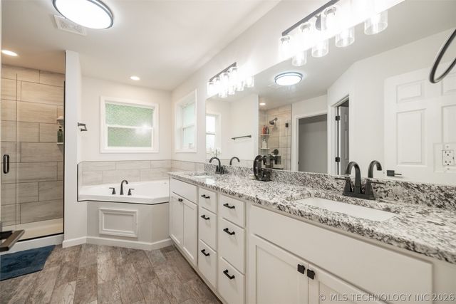 413 E Jean Pierre Street, Chouteau, OK 74337