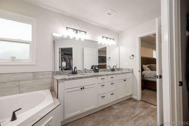 413 E Jean Pierre Street, Chouteau, OK 74337