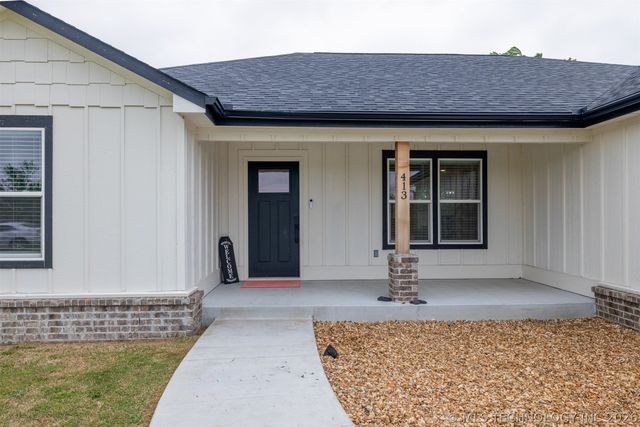 413 E Jean Pierre Street, Chouteau, OK 74337