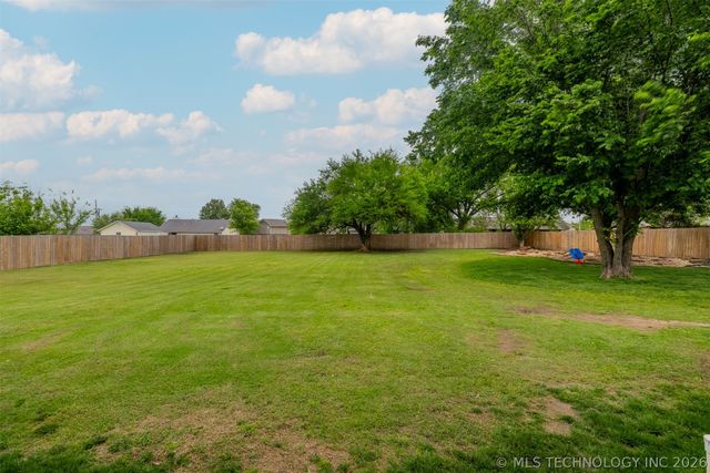 413 E Jean Pierre Street, Chouteau, OK 74337
