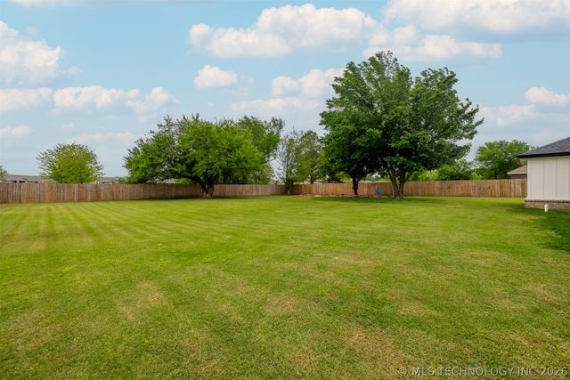 413 E Jean Pierre Street, Chouteau, OK 74337
