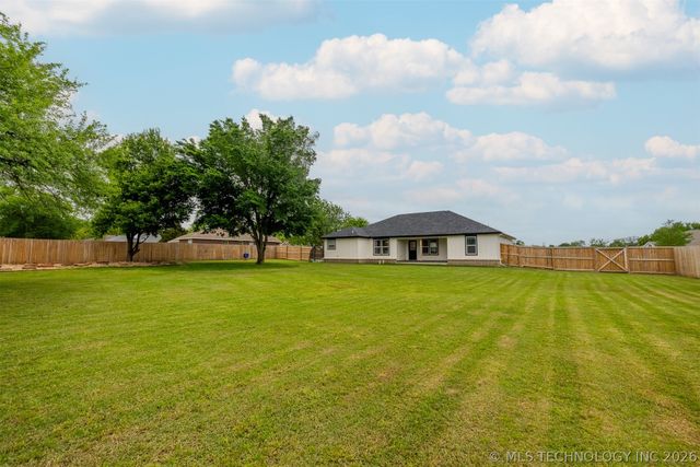 413 E Jean Pierre Street, Chouteau, OK 74337