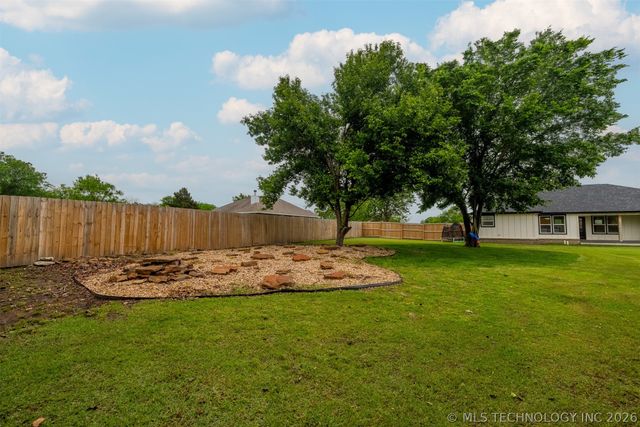413 E Jean Pierre Street, Chouteau, OK 74337