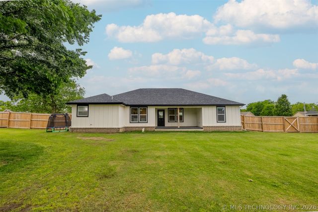 413 E Jean Pierre Street, Chouteau, OK 74337