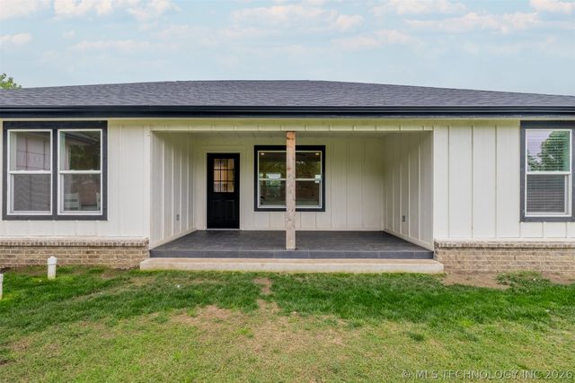 413 E Jean Pierre Street, Chouteau, OK 74337