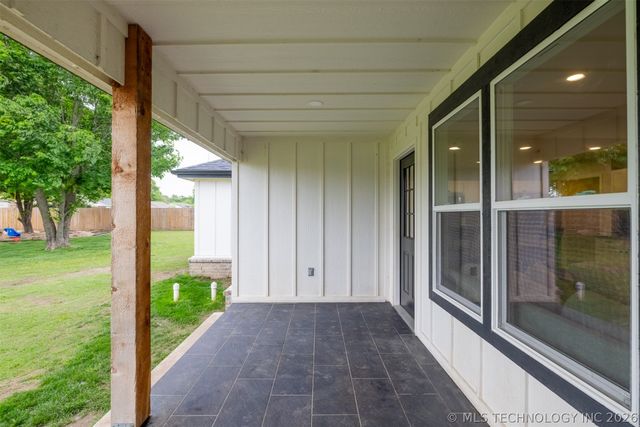 413 E Jean Pierre Street, Chouteau, OK 74337