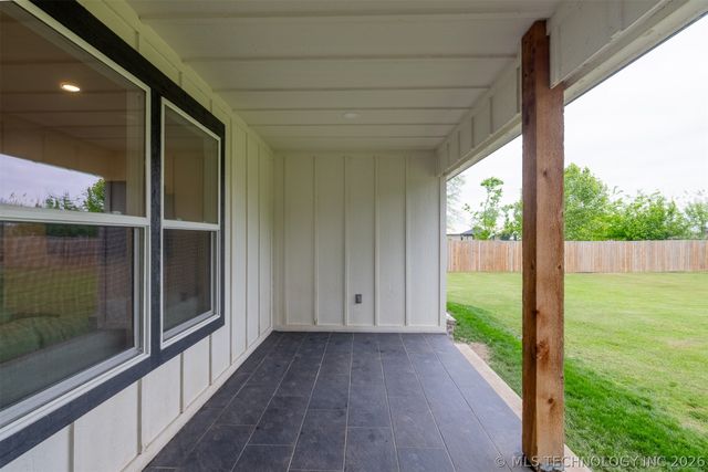 413 E Jean Pierre Street, Chouteau, OK 74337