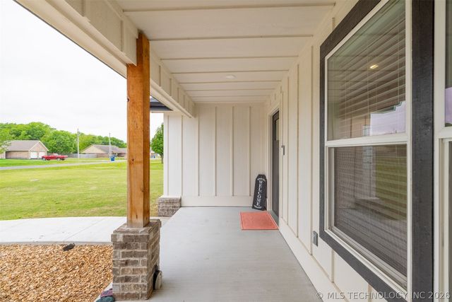 413 E Jean Pierre Street, Chouteau, OK 74337