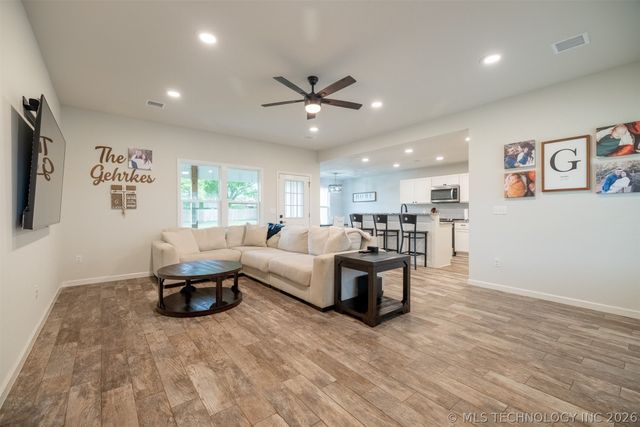 413 E Jean Pierre Street, Chouteau, OK 74337