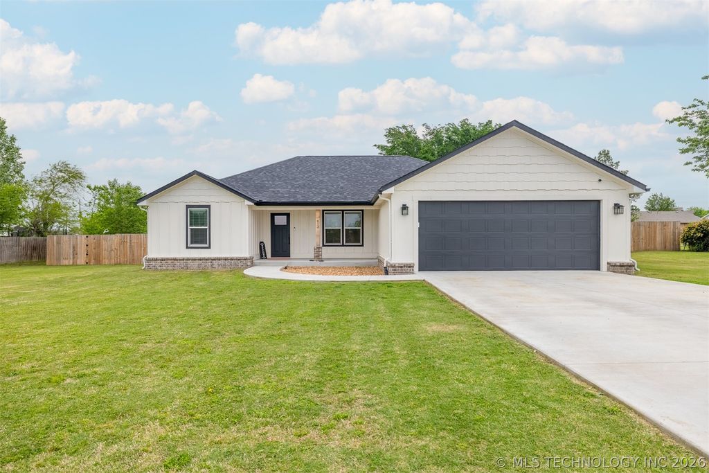 413 E Jean Pierre Street, Chouteau, OK 74337