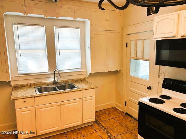 2036 MONCRIEF Road, Jacksonville, FL 32209