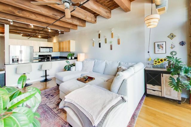 520 W HURON Street 409, Chicago, IL 60654