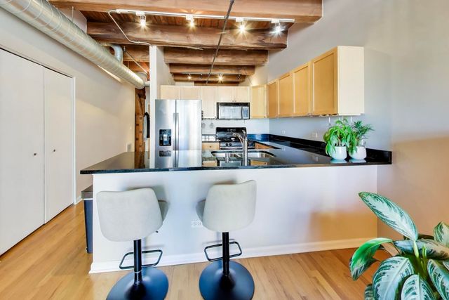 520 W HURON Street 409, Chicago, IL 60654
