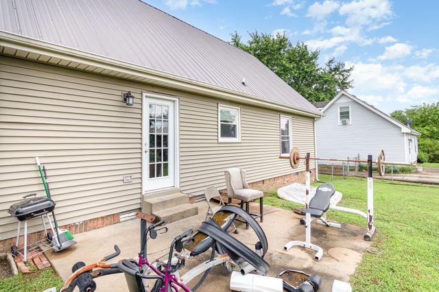 408 Helton Dr, Clarksville, TN 37042