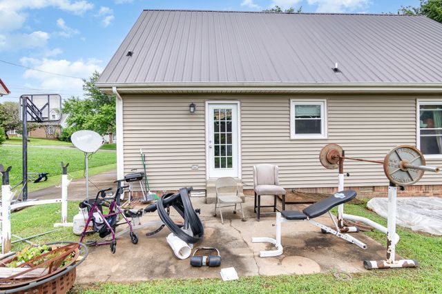 408 Helton Dr, Clarksville, TN 37042