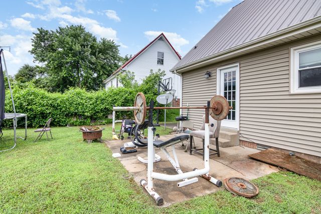 408 Helton Dr, Clarksville, TN 37042