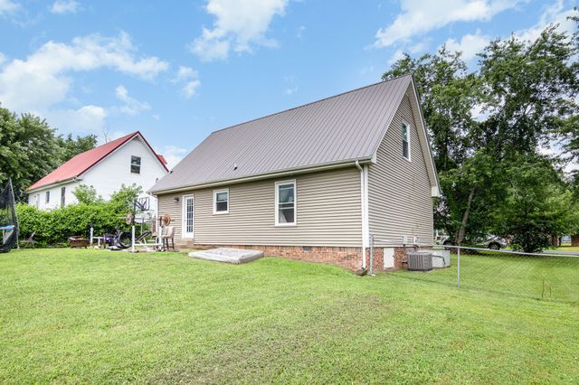 408 Helton Dr, Clarksville, TN 37042