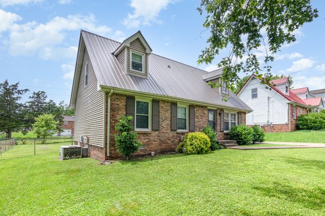 408 Helton Dr, Clarksville, TN 37042
