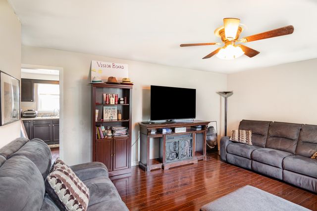 408 Helton Dr, Clarksville, TN 37042