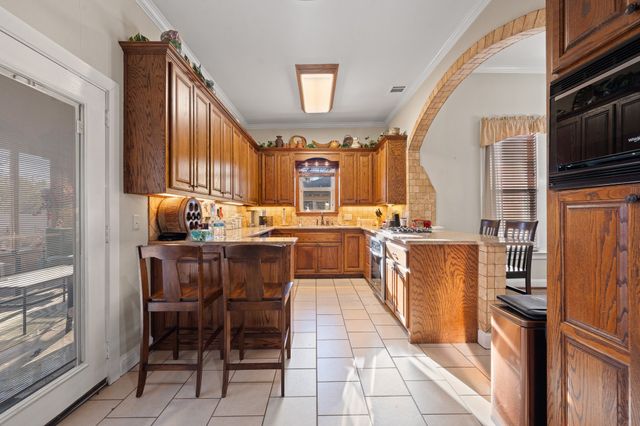 511 W Wilson Street, Cleburne, TX 76033