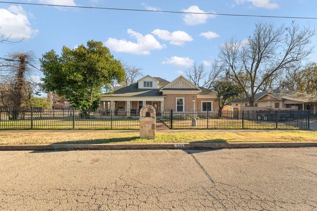 511 W Wilson Street, Cleburne, TX 76033