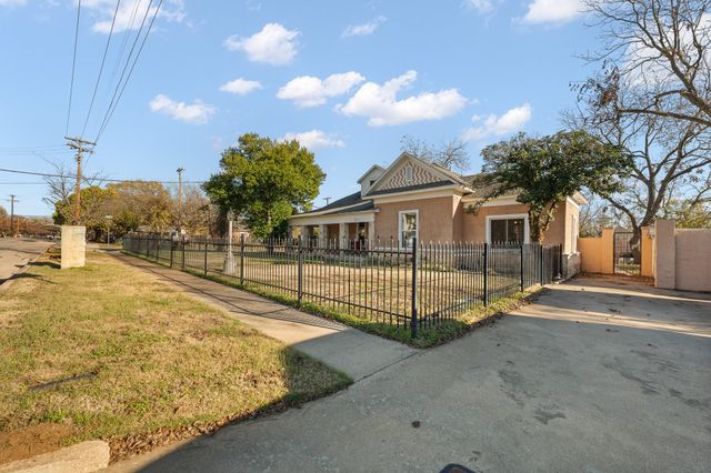 511 W Wilson Street, Cleburne, TX 76033