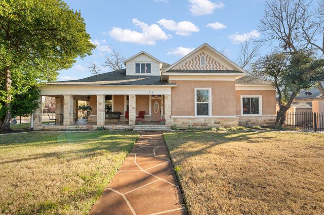 511 W Wilson Street, Cleburne, TX 76033
