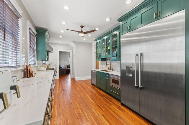 120 W COMANCHE AVENUE, Tampa, FL 33604