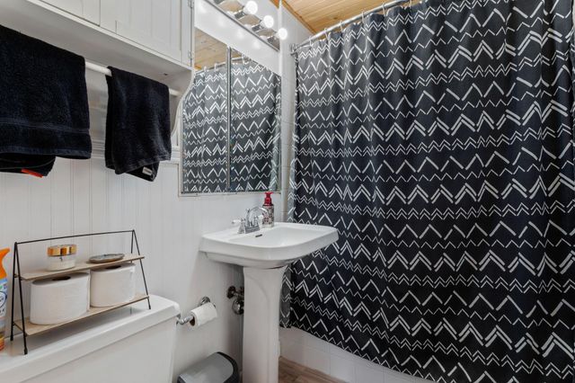 4819 Hampshire Avenue N, Crystal, MN 55428