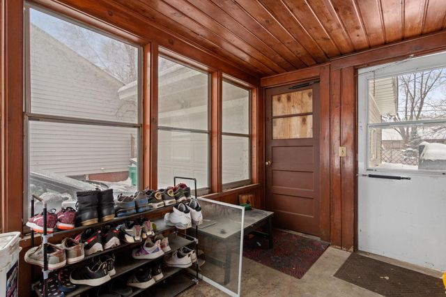 4819 Hampshire Avenue N, Crystal, MN 55428