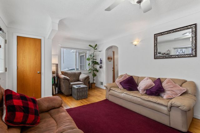 4819 Hampshire Avenue N, Crystal, MN 55428