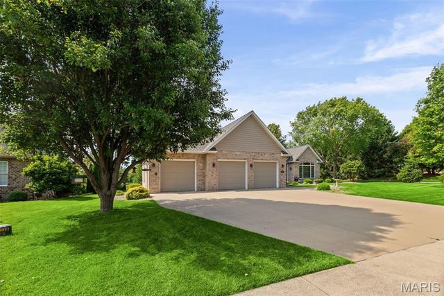 8402 Braeswood Estates Drive, O'fallon, IL 62269