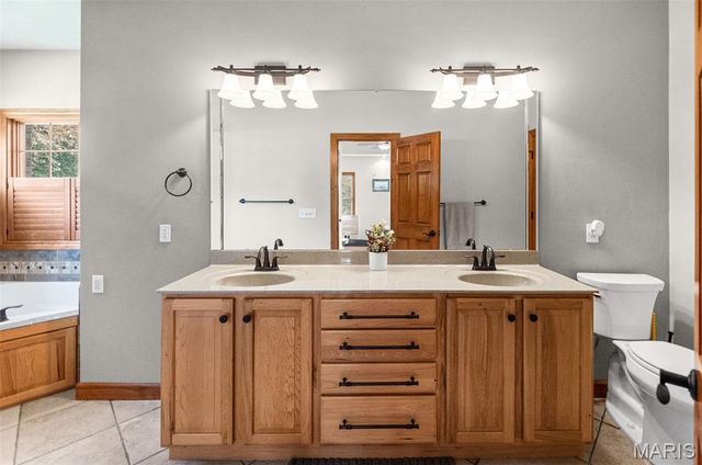 8402 Braeswood Estates Drive, O'fallon, IL 62269