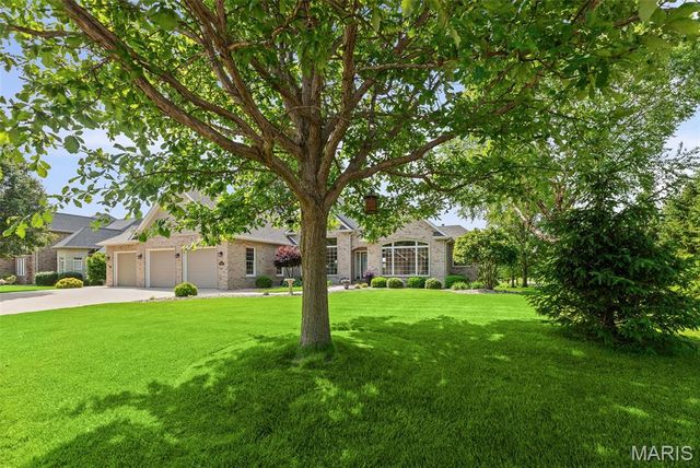 8402 Braeswood Estates Drive, O'fallon, IL 62269