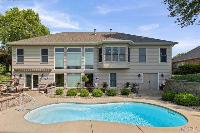 8402 Braeswood Estates Drive, O'fallon, IL 62269