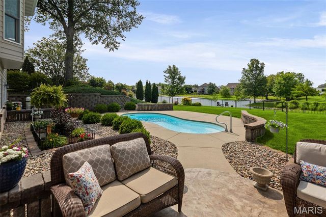 8402 Braeswood Estates Drive, O'fallon, IL 62269