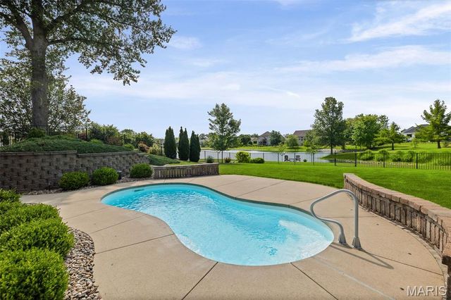 8402 Braeswood Estates Drive, O'fallon, IL 62269